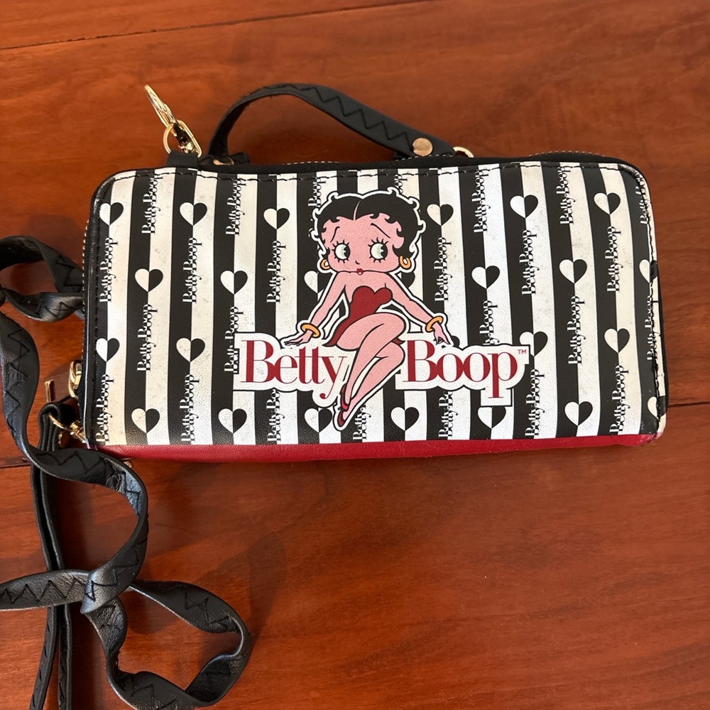 Betty Boop Zip-Around Wristlet Wallet Crossbody Black Red - Picture 2 of 4